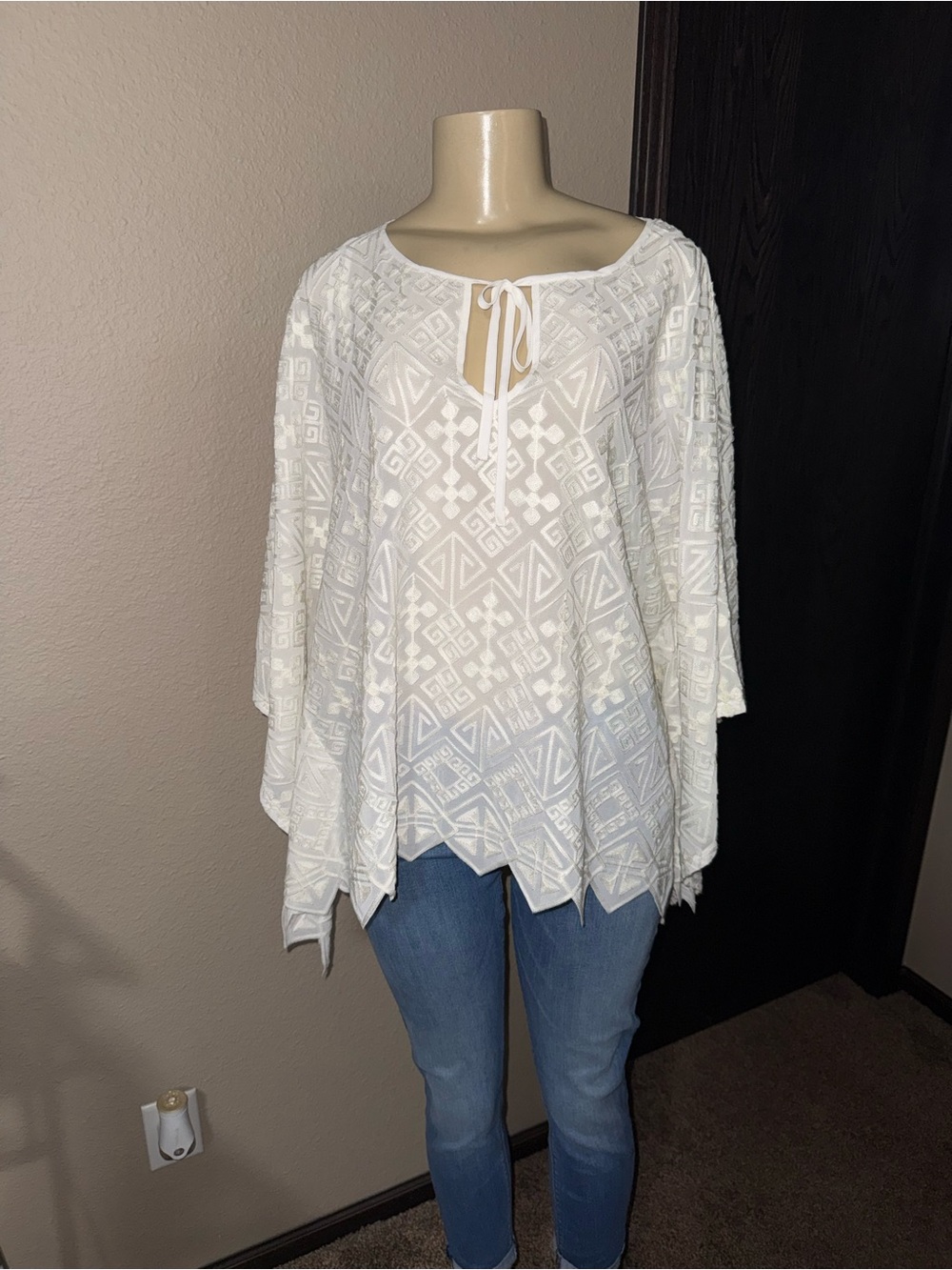 😍Stunning Roja 1 Women's White Embroidered Tie-Neck Boho Top